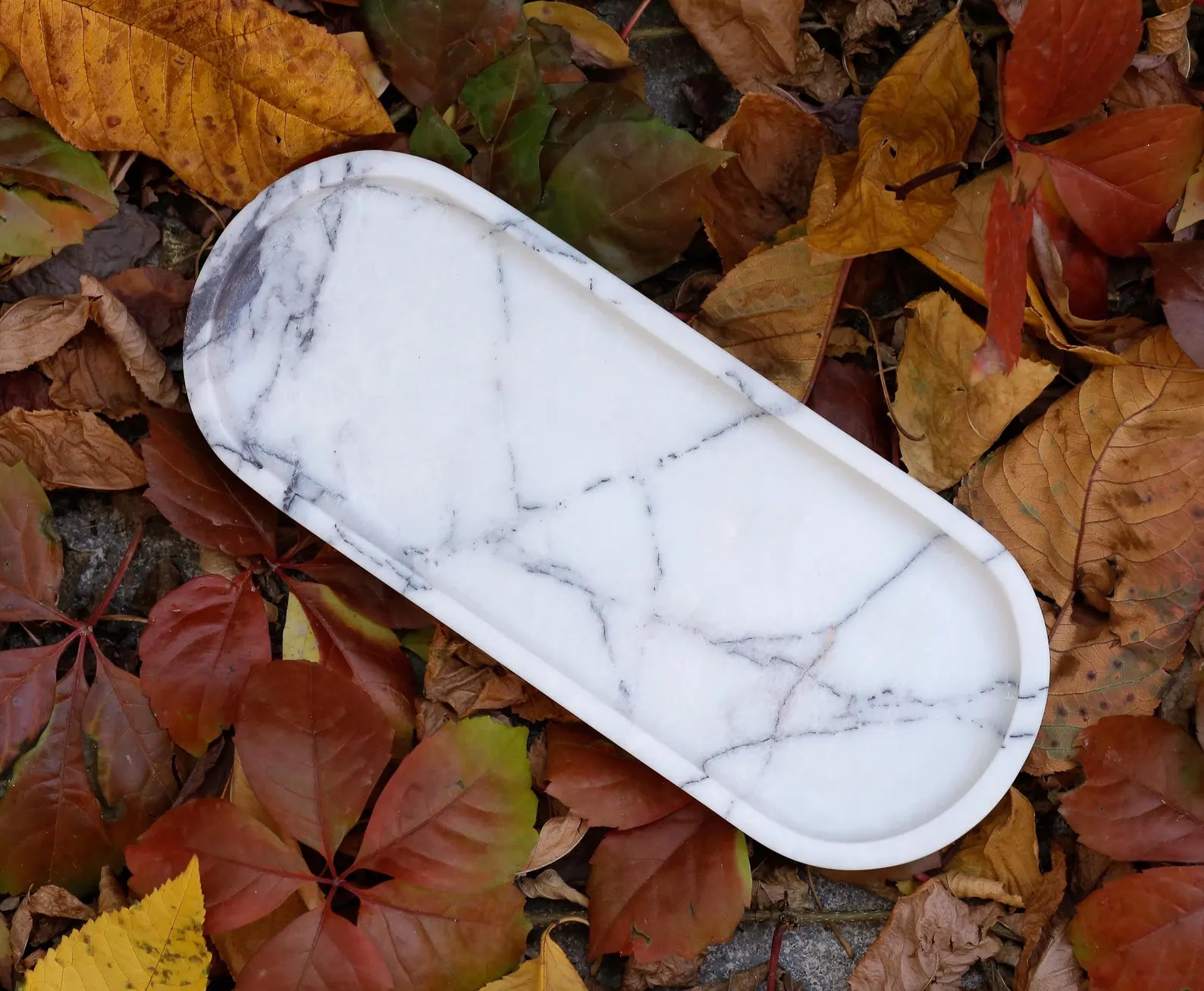 BOSCA Veined White Marble Tray – 11.8″ Natural Stone Cheese Platter & Bathroom Tray