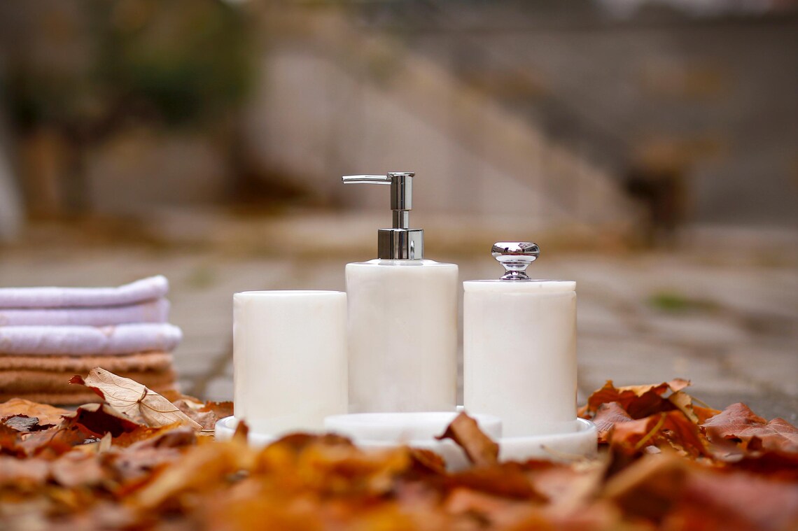 AURUM 5-Piece White Marble Bathroom Accessories Set With Tray | Ege Home Decor